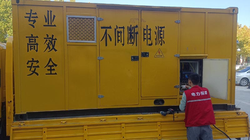 禄丰柴油发电机组和UPS电源配合使用时，如何避免切换过程中的电力中断？